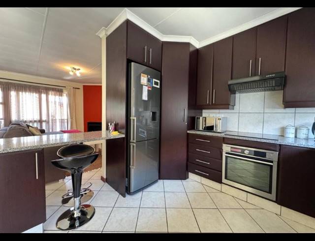 2 BEDROOM SECTIONAL TITLE FOR SALE IN MEYERSDAL